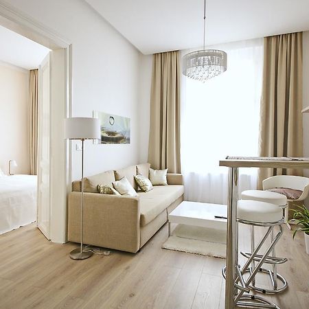 Luxury Center Apt. Charles Bridge Walking Distance ปราก ภายนอก รูปภาพ