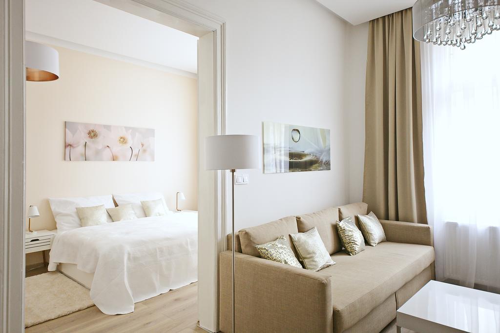 Luxury Center Apt. Charles Bridge Walking Distance ปราก ภายนอก รูปภาพ