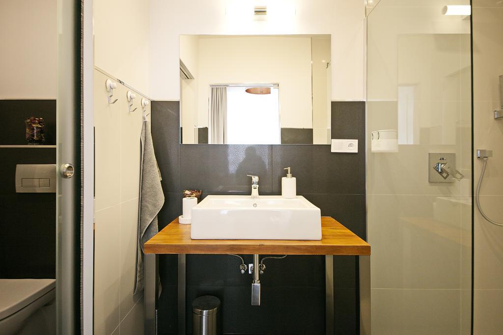 Luxury Center Apt. Charles Bridge Walking Distance ปราก ภายนอก รูปภาพ