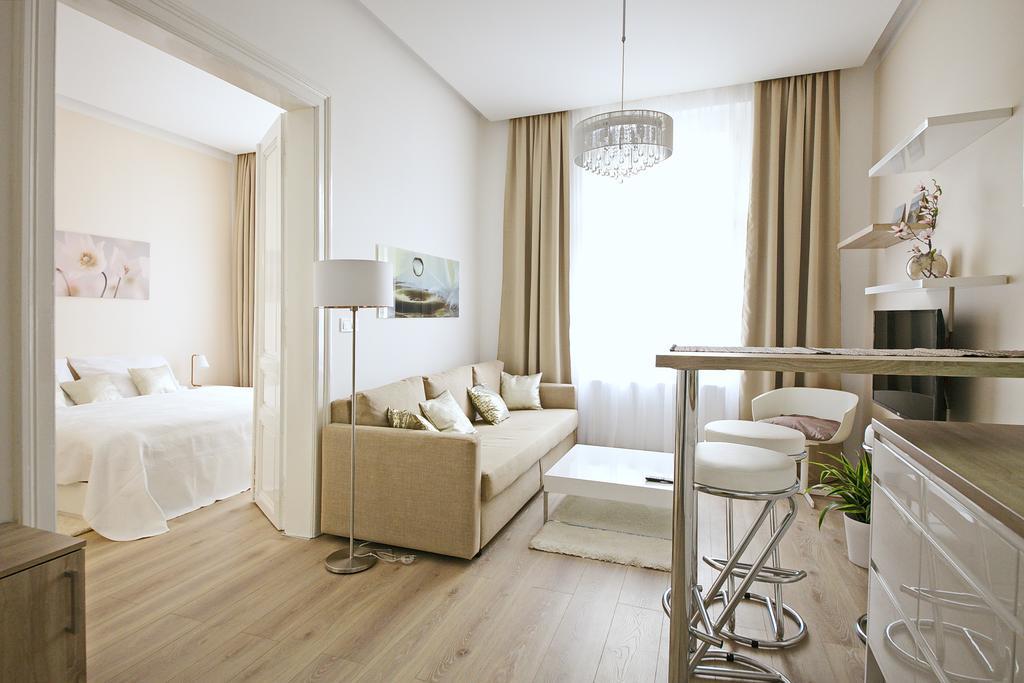 Luxury Center Apt. Charles Bridge Walking Distance ปราก ภายนอก รูปภาพ