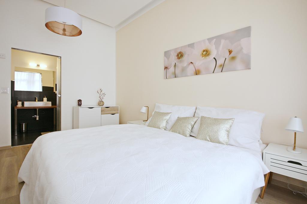 Luxury Center Apt. Charles Bridge Walking Distance ปราก ภายนอก รูปภาพ